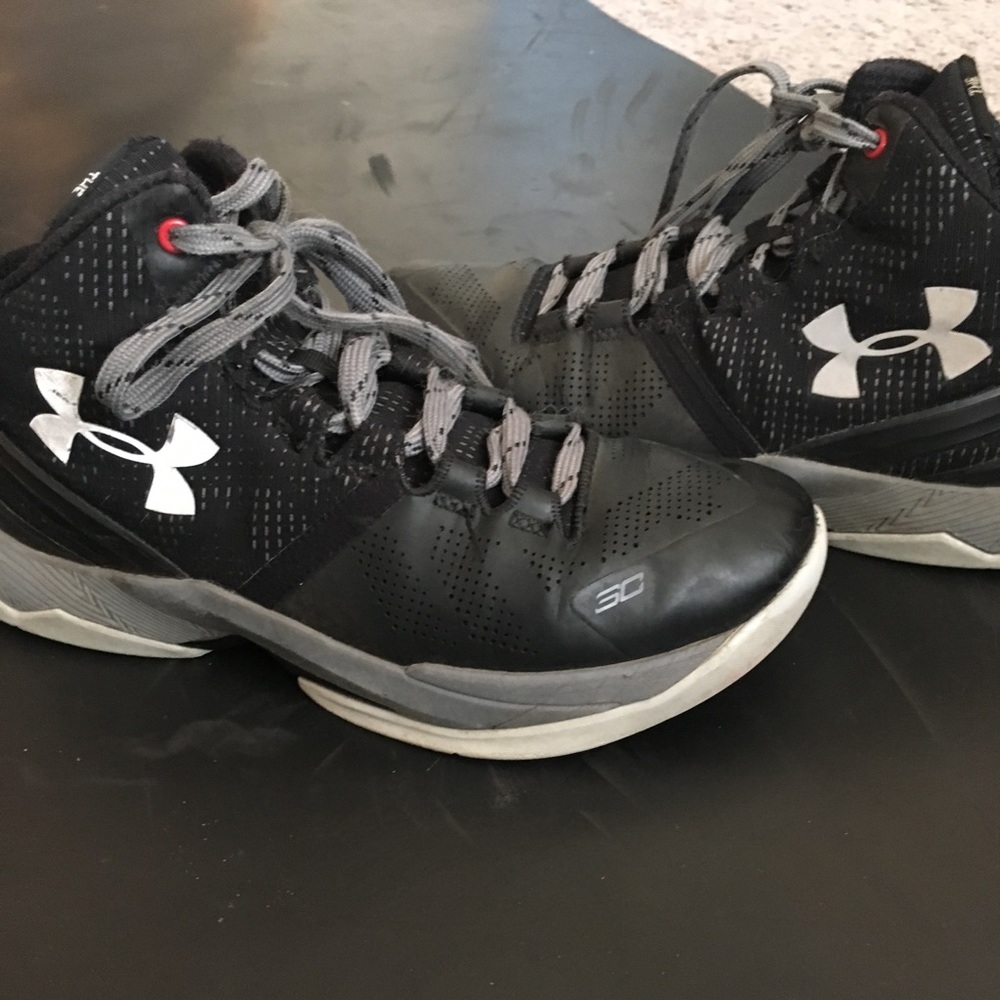 Boys Stephen Curry shoes 4.5